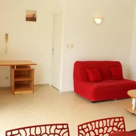 Appt 2 Pieces Avec Balcon, Piscine, Parking Prive A - Fr-1-246-17 * La Rochelle (Charente-Maritime)