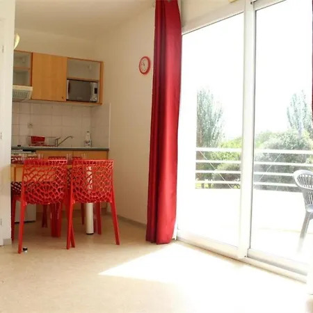 Appt 2 Pieces Avec Balcon, Piscine, Parking Prive A - Fr-1-246-17